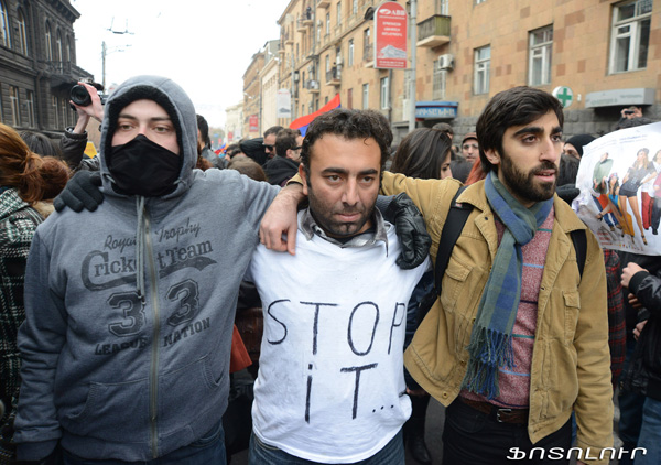 One of the police officers assaulting Gor Arakelyan was a subaltern officer