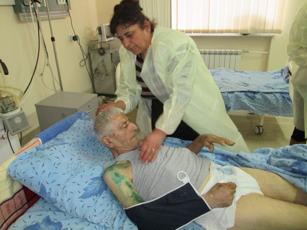 Azerbaijani tortured Mamikon Khojoyan, shot at his arm