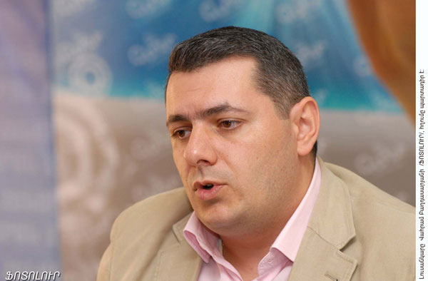 Sergey Minasyan. “Russia will use the factor of Russian-speaking population.”
