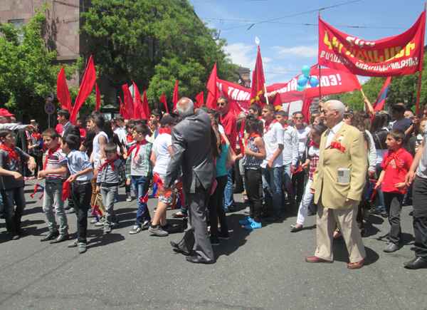 Communists celebrated May 1 with ice cream and buns
