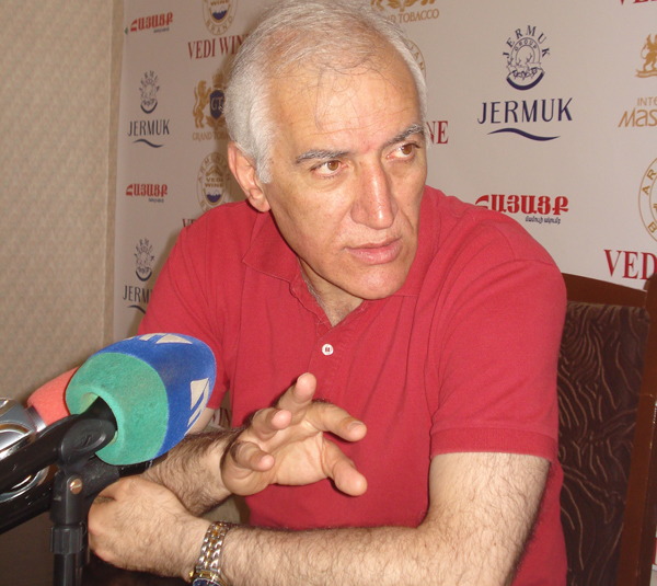 Vahagn Khachatryan. “Hovik Abrahamyan’s government may resign even tomorrow.”