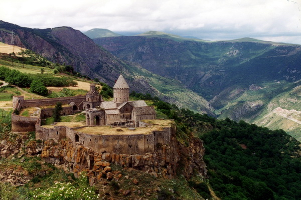 Armenian-Azerbaijani border tension has no effect on tourists’ flow