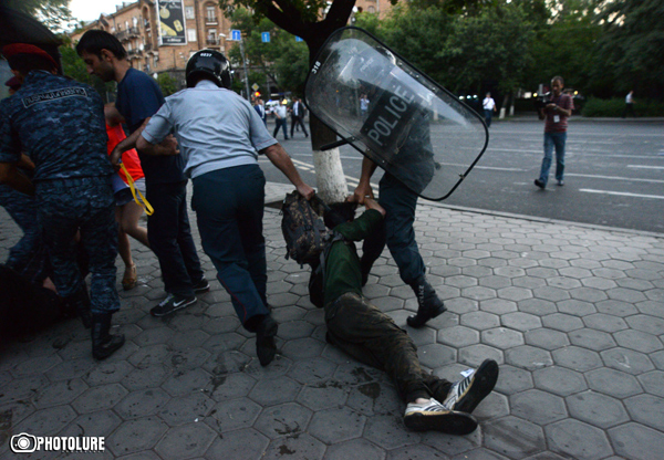 What means were used to compensate the affected journalists in Baghramyan Avenue on June 23
