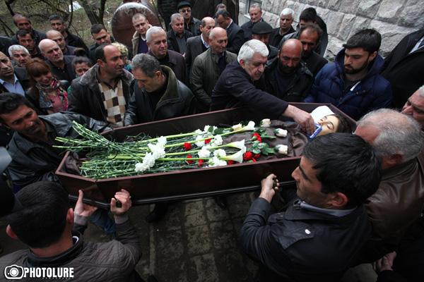 Her-Her village gave the last farewell to the murdered 12-year old child (series of photos)