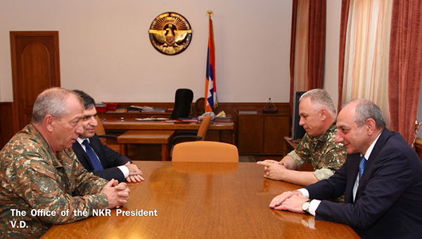 The meeting addressed issues related to army building and cooperation between the two Armenian states in this sphere