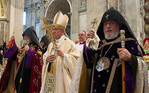 Vatican Radio: Pope Francis prays in Armenian Apostolic Cathedral