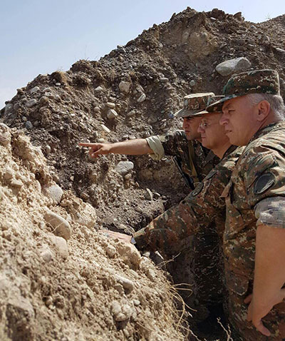 Armenia’s defense minister visits defensive positions