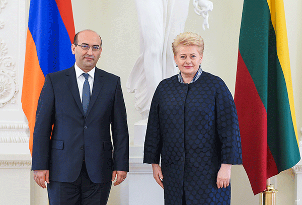 Ambassador Tigran Mkrtchyan handed over the credentials to Dalia Grybauskaitė, President of the Republic of Lithuania