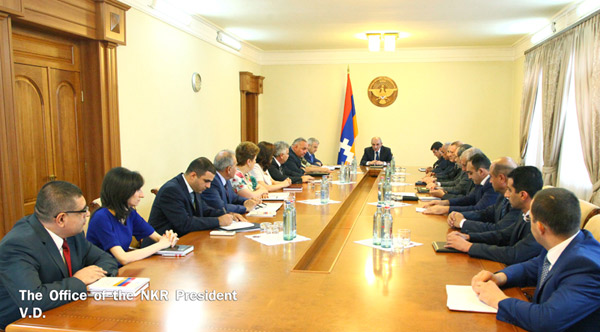 Bako Sahakyan met with members of the commission on the constitutional reforms