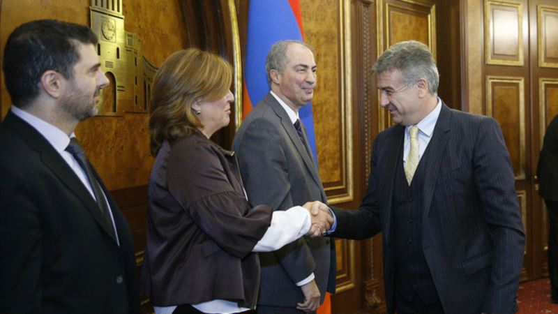 PM Receives IMF Armenia Mission Delegation