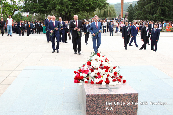 Heads of the two Armenian states attended the Stepanakert Memorial Complex