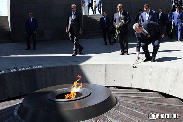 Georgian Prime Minister pays tribute to Armenian Genocide victims
