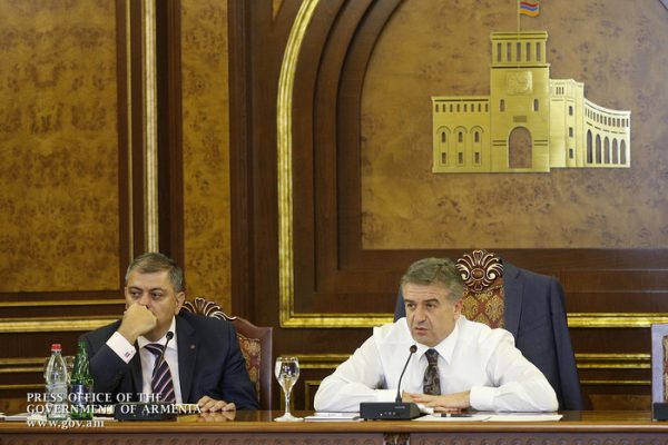 “It is time to suggest practical solutions” – Karen Karapetyan meets with banking sector representatives
