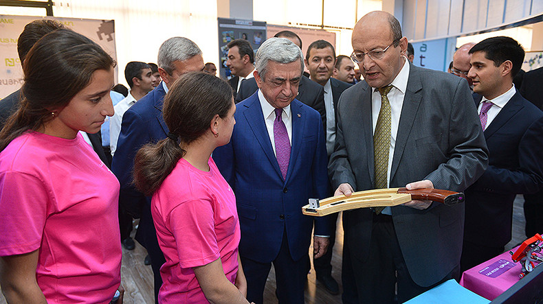 Serzh Sargsyan visits DigiTech Expo-2016