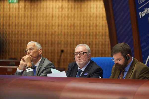 Why has the President of PACE disconnected the microphones of the Armenian delegates?