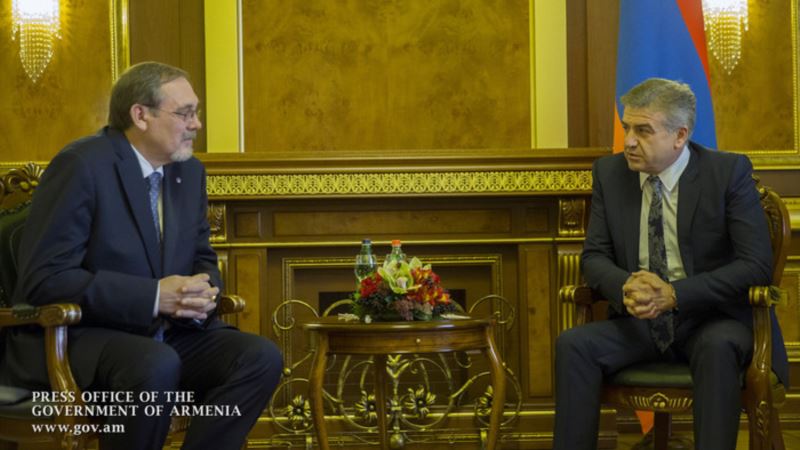 Prime Minister Receives Russian Ambassador to Armenia