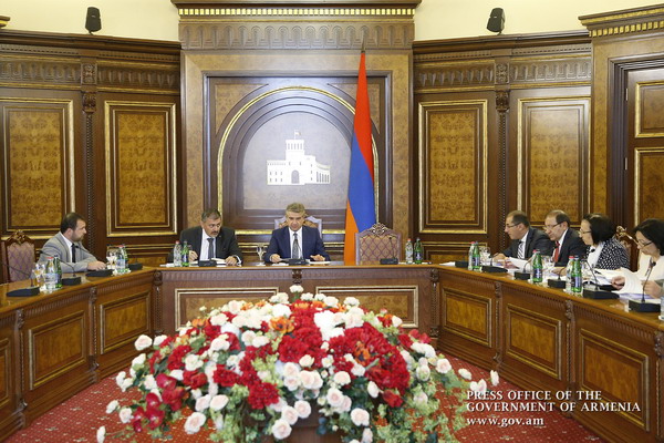 PM Holds Consultation on Support of Syrian Armenians