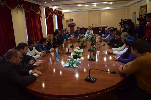 Cooperation memorandum signed by three opposition parties to rule Vanadzor City Council