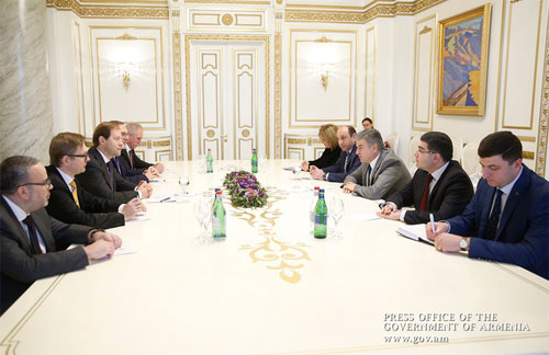 PM Receives Delegation Led by RF Industry and Trade Minister