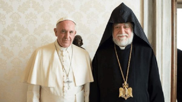 His Holiness Aram I and Pope Francis meet in Vatican