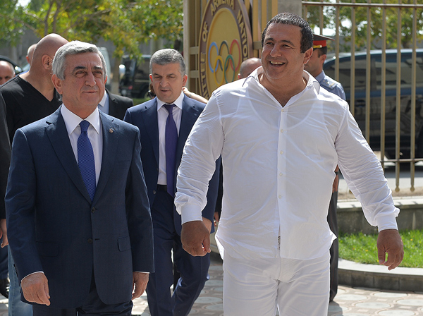 Gagik Tsarukyan officially announces return to Armenian politics