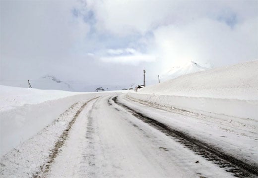 Snowstorm hits Vardenyats Pass