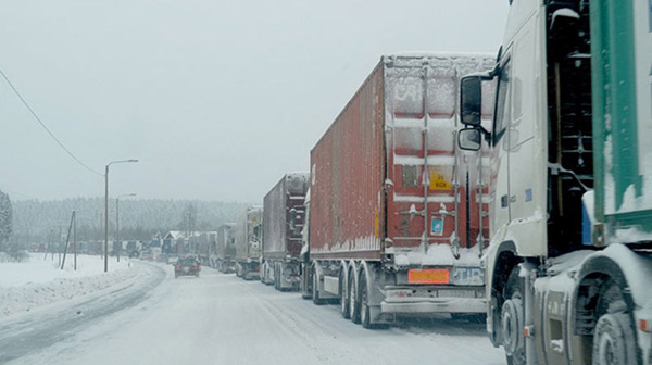 Lars checkpoint closed for hundreds of trucks trapped in heavy snowfall