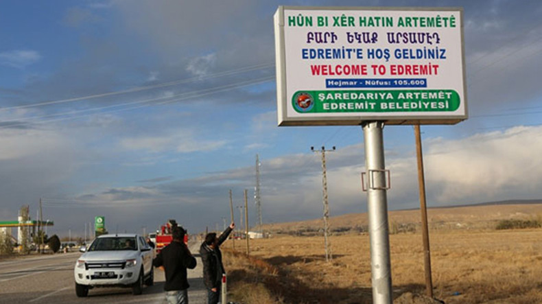 Newly appointed governor in Van removes Armenian texts from the road signs
