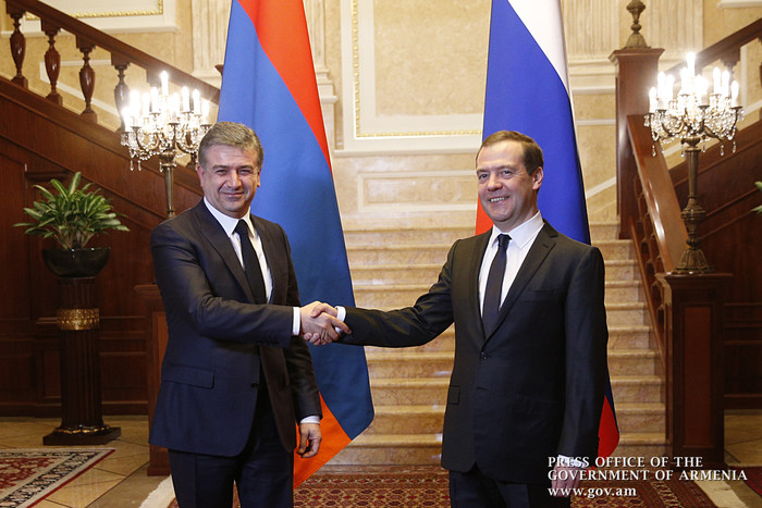 Armenian, Russian Prime Ministers Meet in Moscow