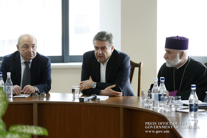 ‘We need to have educated, literate citizens and businessmen’, Karen Karapetyan meets Public Council Members