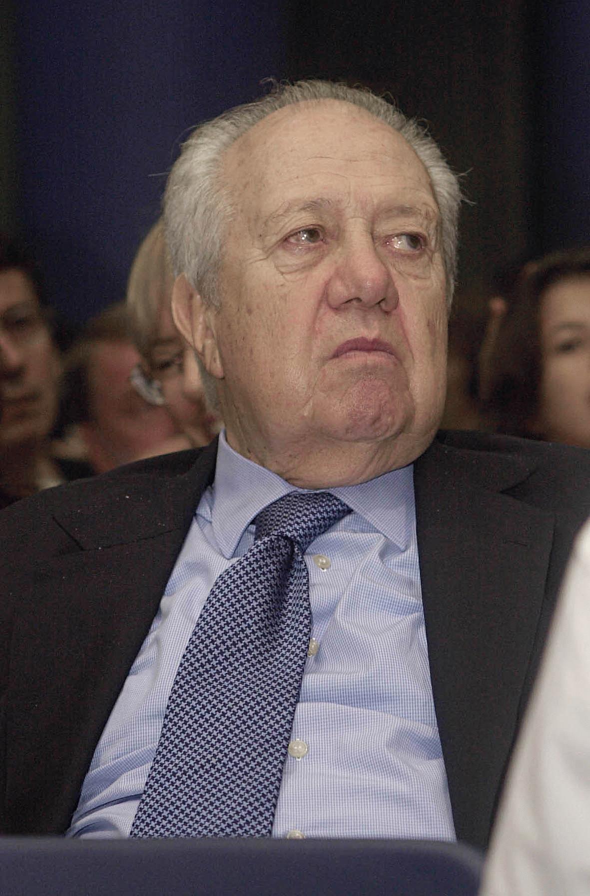 Mário Soares, former prime minister of Portugal, dies aged 92