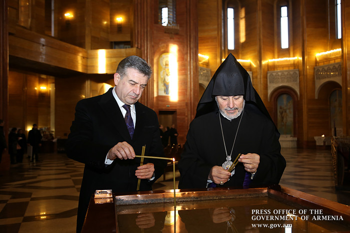 PM Karen Karapetyan visits Holy Transfiguration church