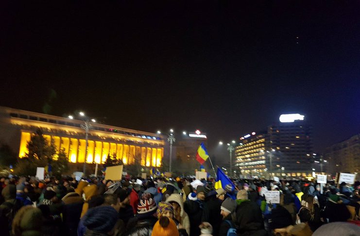 Romania to withdraw corruption decree after mass protests