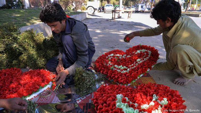 Pakistan bans Valentine’s Day