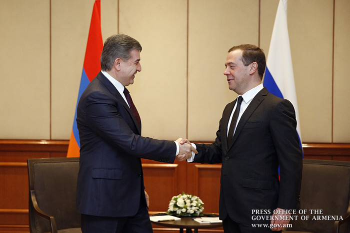 Karen Karapetyan holds private talks with RF Premier Dmitry Medvedev