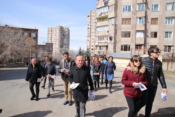 Styopa Safaryan communicated with electorates in bus, in park and chats