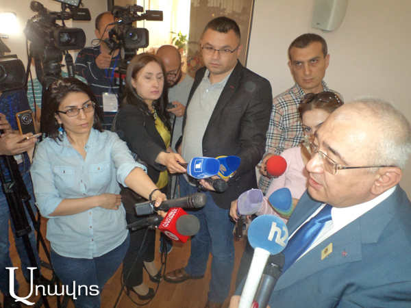 According to Mukuchyan, Postanjyan paralyzed Taron Margsaryan’s pre-electoral office based on rumors