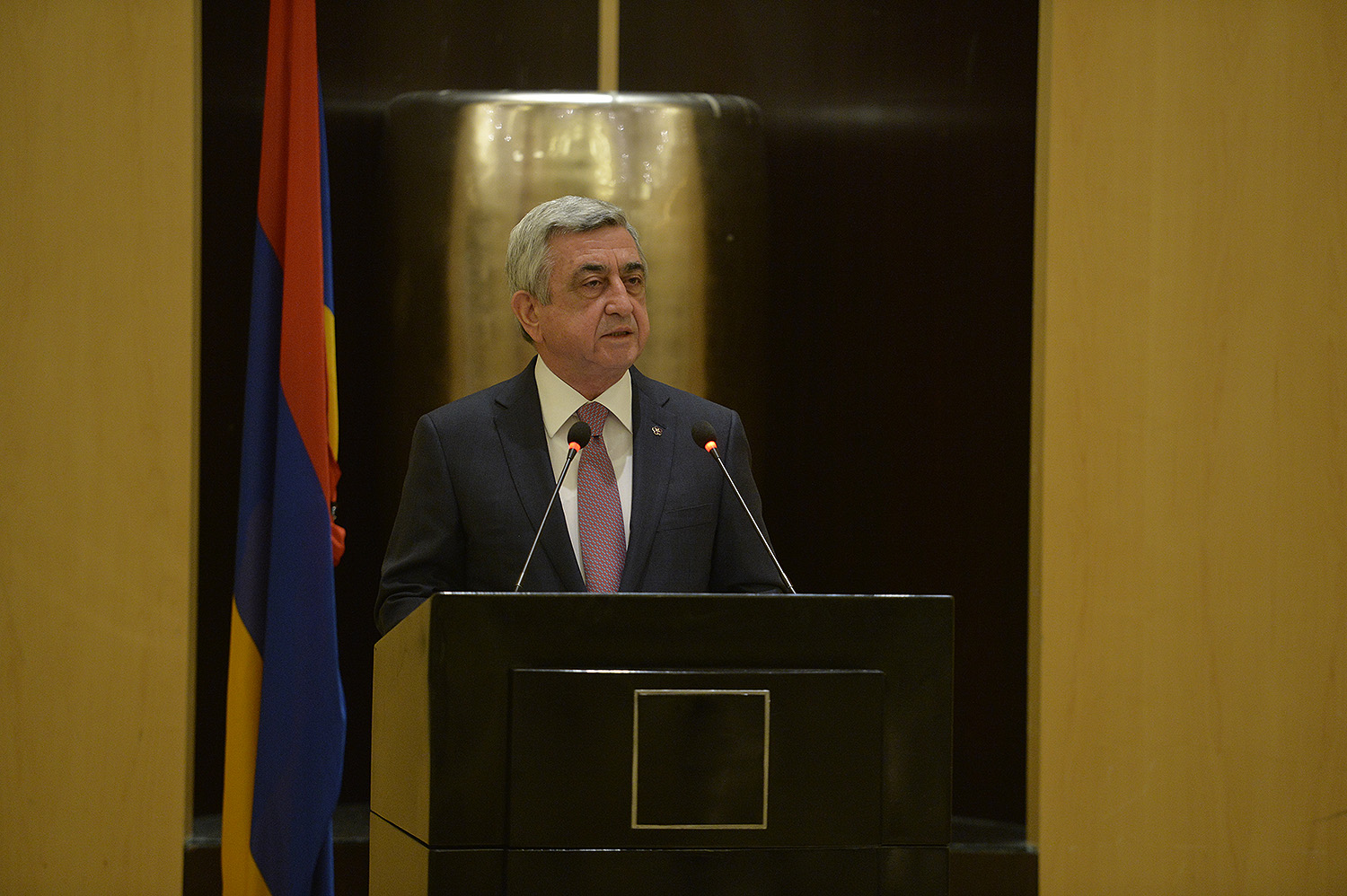 President Sargsyan met with Armenian community representatives of Qatar