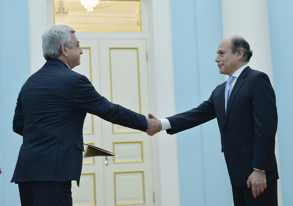 Newly appointed Peru ambassador presented his credentials to Serzh Sargsyan