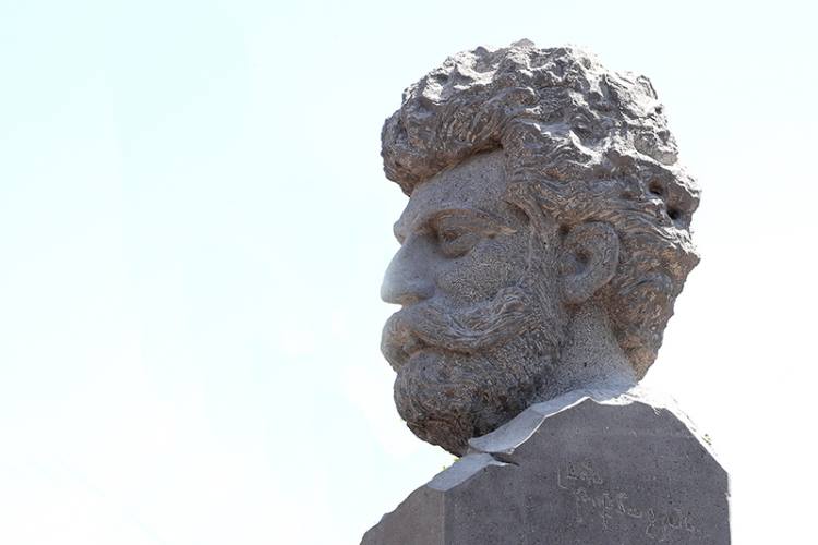 Armenian national hero Tatul Krpeyan’s bust unveiled in Yerevan