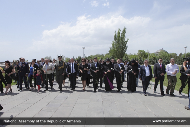 Tribute to Memory of Pontian Greek Genocide Victims in Tsitsernakaberd