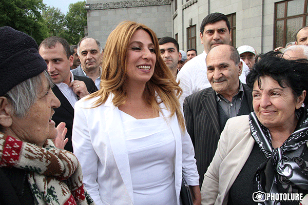 Whether did Postanjyan take the votes of ‘Yelq’ thanks to her daughter?