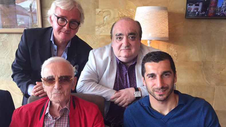 Henrikh Mkhitaryan meets Charles Aznavour