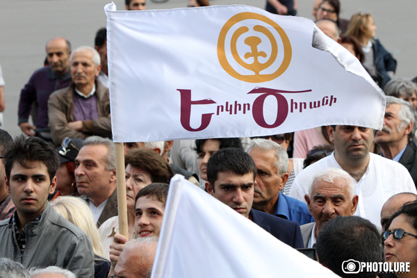 Yerkir Tsirani demands restoration of our political rights : the right to elect and to be elected