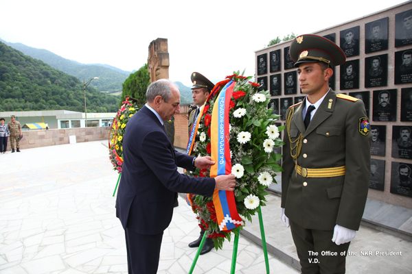 President Sahakyan awarde group of freedom-fighters with “For Service in Battle”