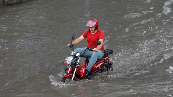 Heavy rainfall has caused floods in Istanbul