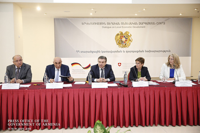 “We should not get tired out, and must reach such level of governance that the citizens of Armenia expect of us” – Karen Karapetyan attends presentation of “Economic Development in Communities” manual