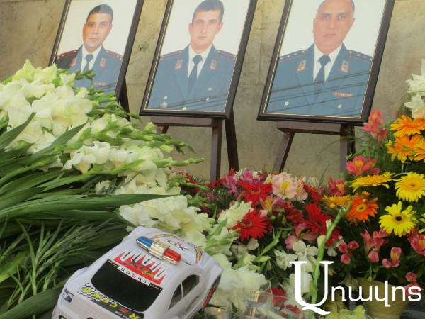 Vladimir Gasparyan pays tribute to police officers killed in police station