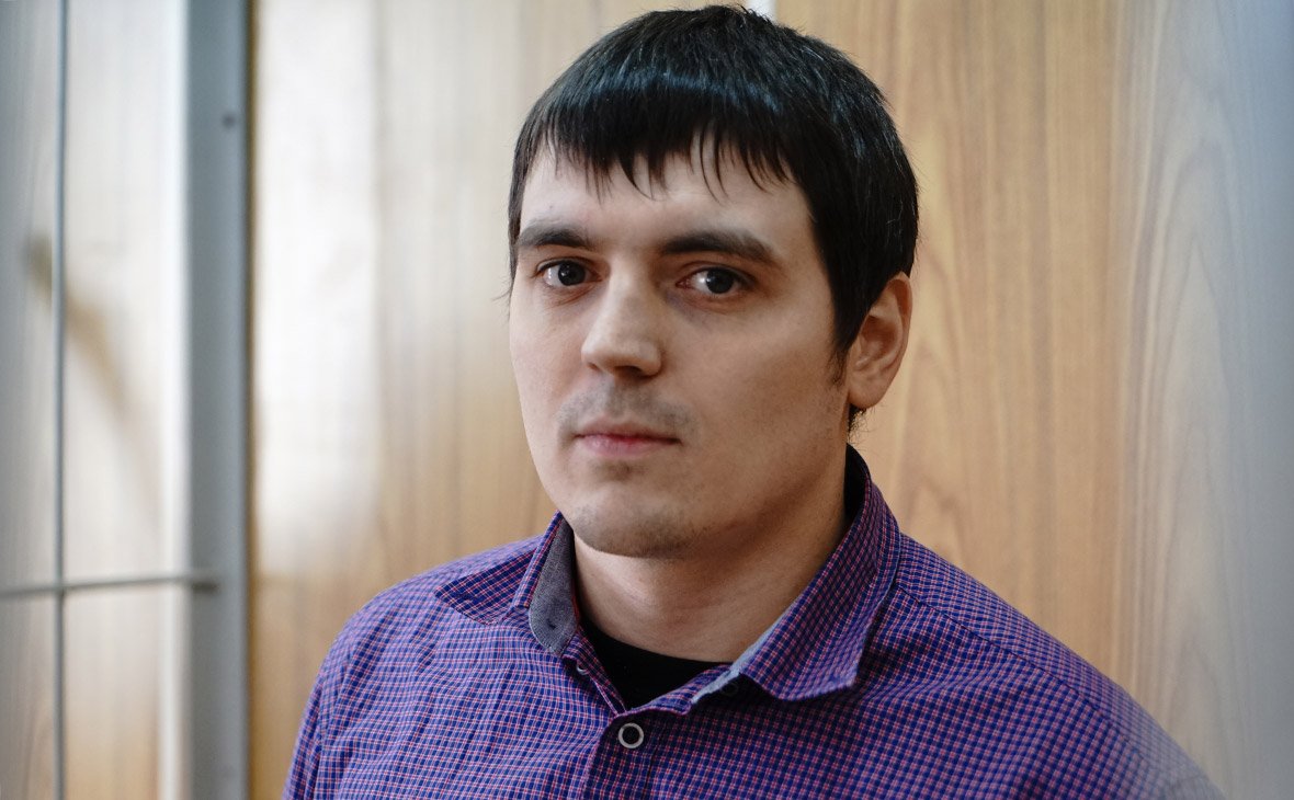 Russian journalist sentenced to prison on extremism charges