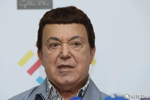 Iosif Kobzon urges Rita Sargsyan to ask her husband to give titles to artists